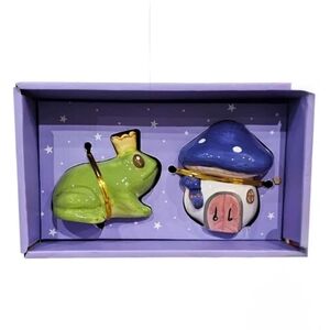 10 Strawberry Street Frog And Mushroom Salt & Pepper Set Brand New